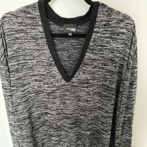 Aritzia Wilfred Free V-neck Sweater - Picture 3 of 4
